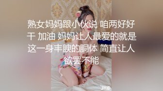 翘起小屁屁让哥哥无套插入，塞满粉嫩的小穴！