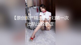 潜入某写字楼女厕全景偷拍女白领上厕所 被妹子发现了在门口打电话叫人 (5)