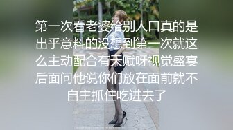 两男两女约个少妇激情大战 一对先开操旁边观战 口交舔屌翘起屁股后入