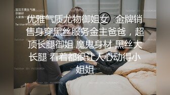 我只能惊叹一句，卧槽牛逼啦，真实母女上阵群P，母亲还是比较显年轻啊，居然还有奶水