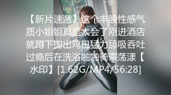 某医院上夜班的小护士好骚啊，在狼友的调教下脱光了激情大秀，无毛骚穴逼里塞着跳蛋，在休息床上自慰舔淫水