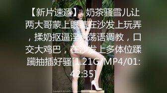 美淫妻 穿着丝袜在地板发骚自慰，必须掏出大鸡巴惩罚她！