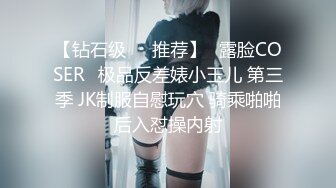 农村留守妇女，丈夫外出打工，玉米地干活，小路走秀，火力全开，骚鸡喷水！