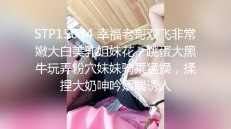 两老哥KTV点了两个妹子，一人一个揉捏奶子唱唱歌，沙发上同时开操，翘起屁股后入猛操