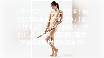 年轻貌美的气质长发美女和朋友一起去KTV嗨歌玩游戏时喝多了被带到酒店脱掉衣服激烈