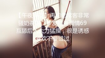 套路婊白天和男友逛街买东西，晚上回来直播赚钱