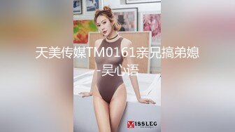 韵味熟女妈妈吃鸡 阿姨红光满面 皮肤超白 吃着一口含不下的大鸡吧 一脸性福