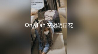 【新速片遞】  极品靓女逛街上身毛衣外套下身黑丝白内内❤️靓女和闺蜜逛街..厚毛衣光腿反差.灰色内低角度cd