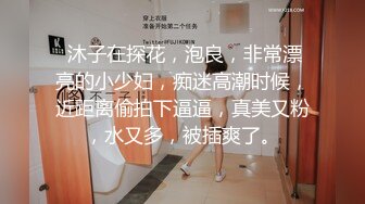 一堆道具漂亮眼睛毛毛浓密美女，翘起屁股黄瓜后入抽插，掰穴特写湿哒哒茄子插入，炮击手指抠逼高潮喷水