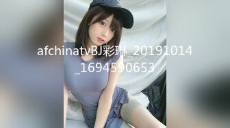 《极品CP魔手外购》集体公寓女厕双机位全景偸拍各种学生和上班族小姐姐方便，逼脸同框全身有美女有美逼 (5)