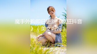 【新片速遞】商场一路跟踪偷拍长裙美女 趁她打电话分神拍到裙底竟然看到了她的小黑B 爽歪歪！