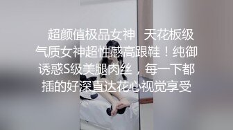 一路上被她舔脖子舔耳垂的，甜蜜的酥麻感充斥全身，继而又被她解开裤链掏出鸡巴玩弄，滑嫩的手掌不断抚摸龟头！