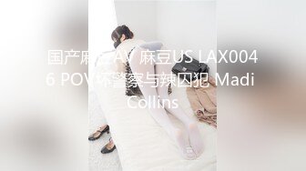 汉服妹妹直播间只要有人打赏一个火箭，就脱一件衣服