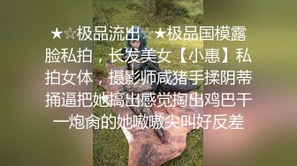 【芷仪g宝】微博128万粉，巨乳肥臀女神尤物最新露脸定制，制服小恶魔大黑牛自慰，淫语挑逗 (1)