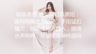 熟女阿姨 被老头三洞全开 无套输出 骚逼 菊花 嘴巴轮着插 不过瘾还要双手捅双洞 爽到狂喷尿