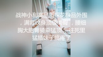 偷窥漂亮宝妈躺床上喂奶