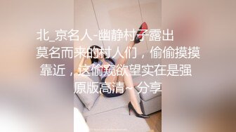 狂人直接把手机伸到高跟美女B下面对着拍B的褶子都拍的一清二楚