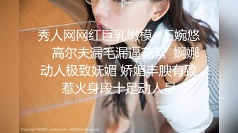 甜美腰细美乳小姐姐和闺蜜一起秀，全裸无毛肥逼掰穴特写，拿出假屌闺蜜帮忙抽插，闺蜜拨开内裤掰开粉穴