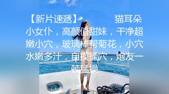 《居家摄像头破解》偷窥喜欢在家里裸睡的少妇露着个大黑B