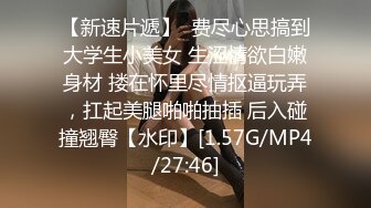 极品双女姐妹花全程露脸一多大秀，丝袜情趣很性感，各种道具玩弄骚逼，轮番轰炸狼友视觉，骚逼特写炮击抽插