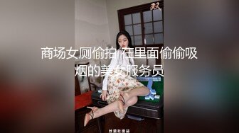 G奶爆乳骚熟女3P伺候，尽情揉捏大奶子，两根JB轮流舔太骚了，扛起腿爆操前后夹击-