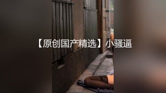 用大拇指抠小情人屁眼玩