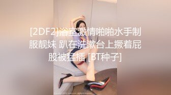 KTV女厕偷拍好身材的美女 B可真黑