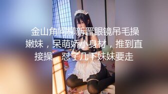 和闺蜜3女1男一起玩，一起翘着屁股玩弄大黑牛震动肥逼，很是诱惑喜欢不要错过