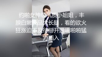 超风骚少妇【玫瑰半成品】厨房激情紫薇，饿了先下一碗面吃，吃饱胡萝卜伺候大骚逼，淫水泛滥