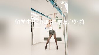 酒店情趣大圆床偷拍富二代小哥和性感女仆装女炮友激情啪啪