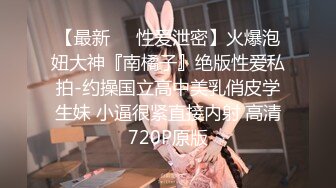 厕拍大神王八哥潜入某网红基地女厕偷拍美女尿尿一镜到底,文字语音同步解说,仿佛身临其境置身拍摄现场