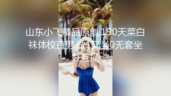 【骚小妹两男一女3P大战】骑乘边操边吃大屌，垫着枕头抬起屁股