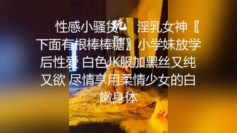 母狗少妇让小哥调教，黑丝高跟跪地爬行，尿尿给狼友看，深喉口交舔菊花，大鸡巴抽她脸