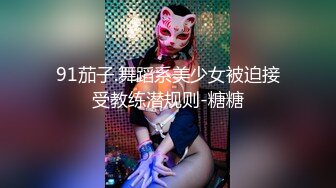 02年高颜值活泼美女，大姨妈还没走完就秀，小舌头舔着假屌，振动棒磨蹭粉穴