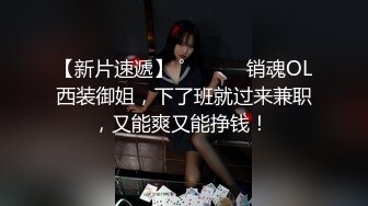 红裙眼镜熟女，洗个澡继续操，服务周到舔硬边看小视频边大力猛操