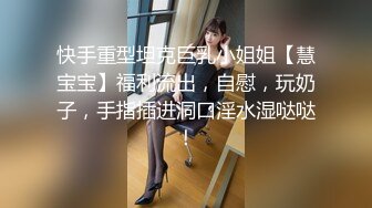 酒店情趣圆床偷拍 胖哥和女友一边玩手游一边做爱