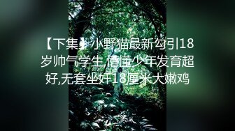 甜美萌萌哒酒窝美女居家激情自慰，掏出奶子揉捏，脱下内裤扭动屁股，掰穴特写手指抠入，假屌跳蛋其上出白浆