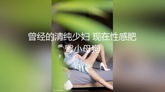 欲求不满的御娘，弄得到处都是淫水，黑丝爆裂抽插阴道，淫水飞溅喷得地上都是