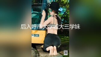 丝袜高跟露脸颜值不错的女模特镜头前发骚，大黑牛假鸡巴深喉舔弄，淫声荡语掰开骚穴看特写，激情抽插好刺激