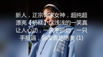  长腿美臀贫乳妹子性感连体网袜啪啪，口交舔屌骑上来抱着屁股打桩，抽插猛操边操边用震动棒