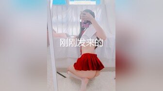 《顶级女模震撼泄密》颜值巅峰秀人网女神模特【鹿依】私拍视图流出，道具紫薇援交金主又舔又抠啪啪