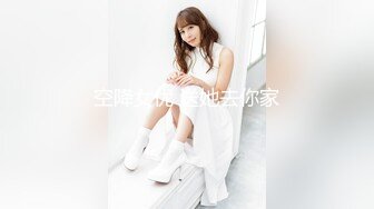 某办公楼厕所门板下看两个妹纸小穴真嫩