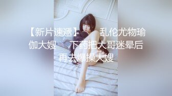 圆圆脸笑起来甜美！新人下海美少女！没穿内裤无毛小穴，掰穴玻璃棒插入，跳蛋磨蹭震动