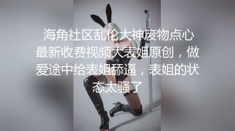 给小骚货女友拍完写真，就自己脱干净坐骑一顿猛操