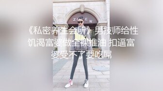  妖艳人妻露脸激情4P伺候三个大鸡巴，肚兜情趣高跟诱惑享受三个大鸡巴的蹂躏爆草