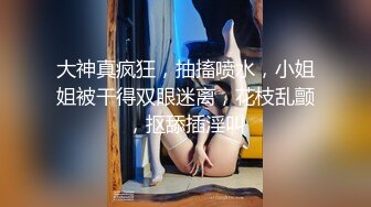 躺在床上假装玩手机偷拍苗条身材女炮友洗完澡照镜子化妆用电吹风吹逼逼