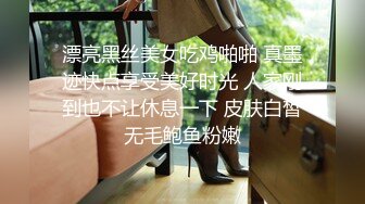  小平头高价约两极品颜值女神双飞，长相清纯细长美腿，左拥右抱一起服务