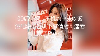 海角社区母子乱伦剧情操了39岁大屁股妈妈JK+黑丝，操了半天感觉穿着jk实在没感觉就让妈妈换上了黑丝制服