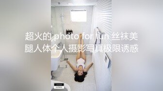 性感长裙高颜值妹子，脱光互摸近距离拍摄口交足交后入猛操